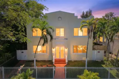 1630 SW 10th St, Miami: photo 1 of 20