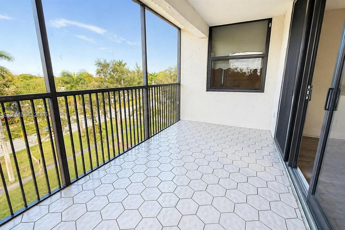 6800 Cypress Rd #501, Plantation: photo 1 of 40