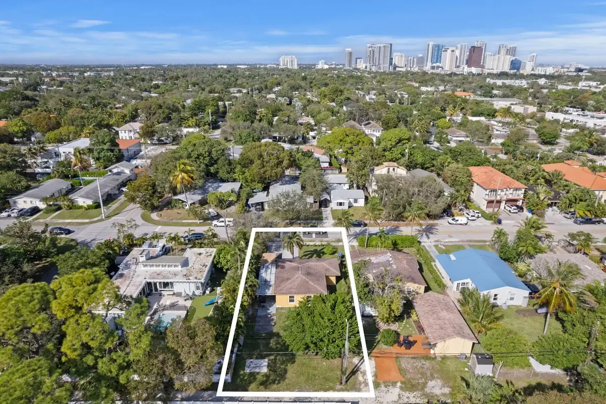 516 SW 17th St, Fort Lauderdale: photo 1 of 24