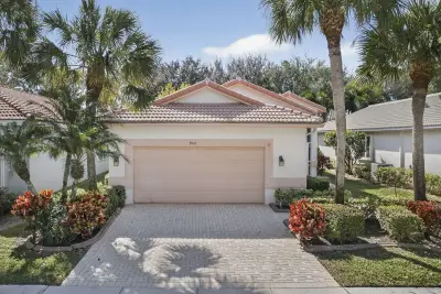 9146 Bay Point Cir, West Palm Beach: photo 1 of 53