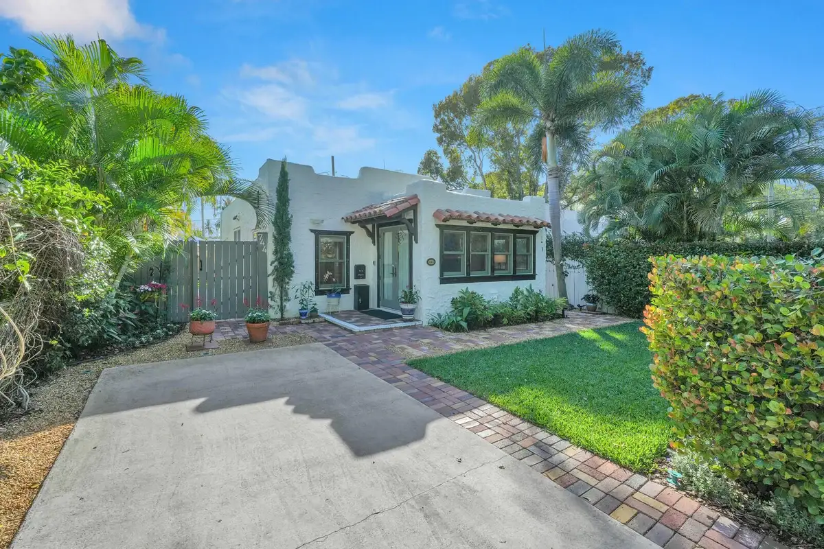 744 Penn St, West Palm Beach: photo 1 of 53