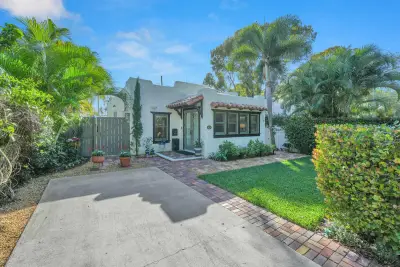 744 Penn St, West Palm Beach: photo 1 of 53