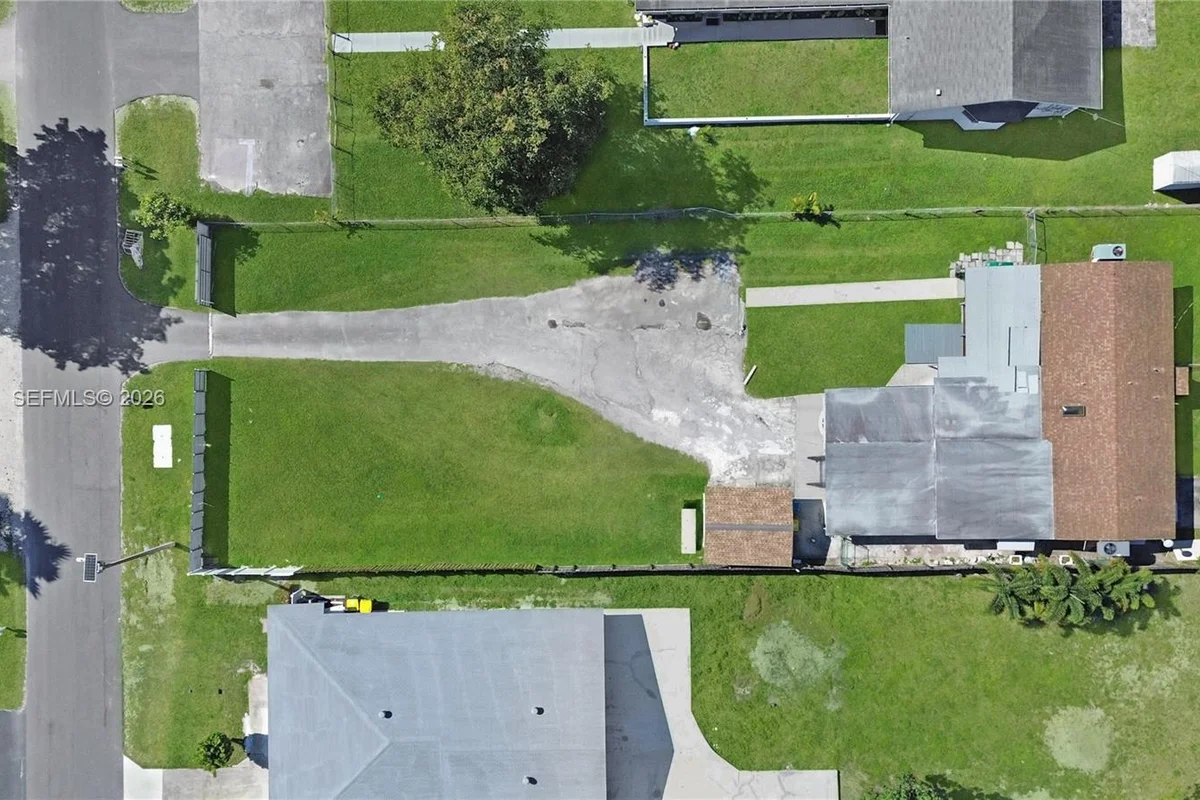 4133 SW 52nd St, Dania Beach: photo 1 of 29