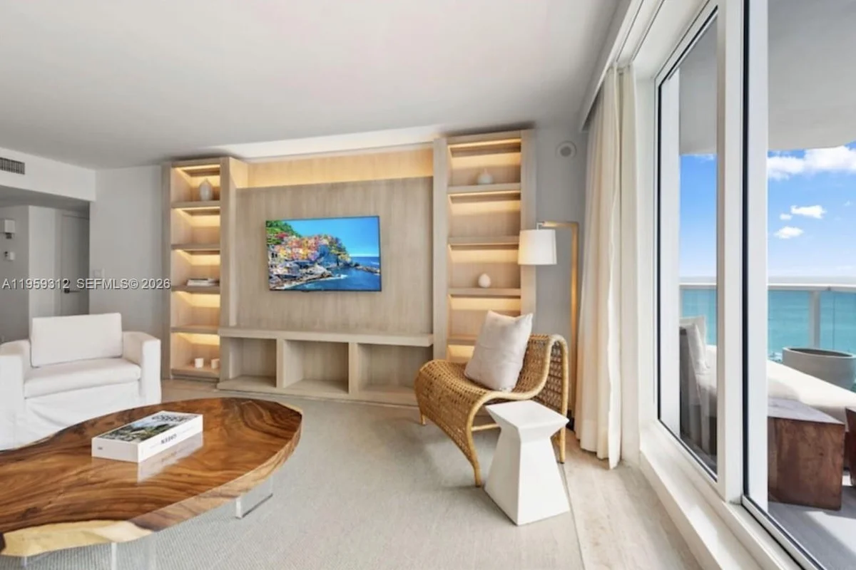 102 24th St #1206, Miami Beach: photo 1 of 20