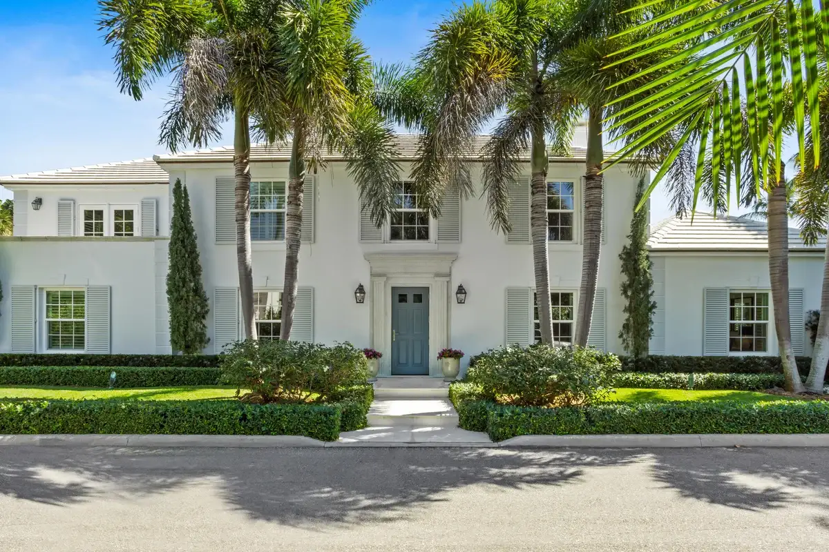 327 Arabian Rd, Palm Beach: photo 1 of 23