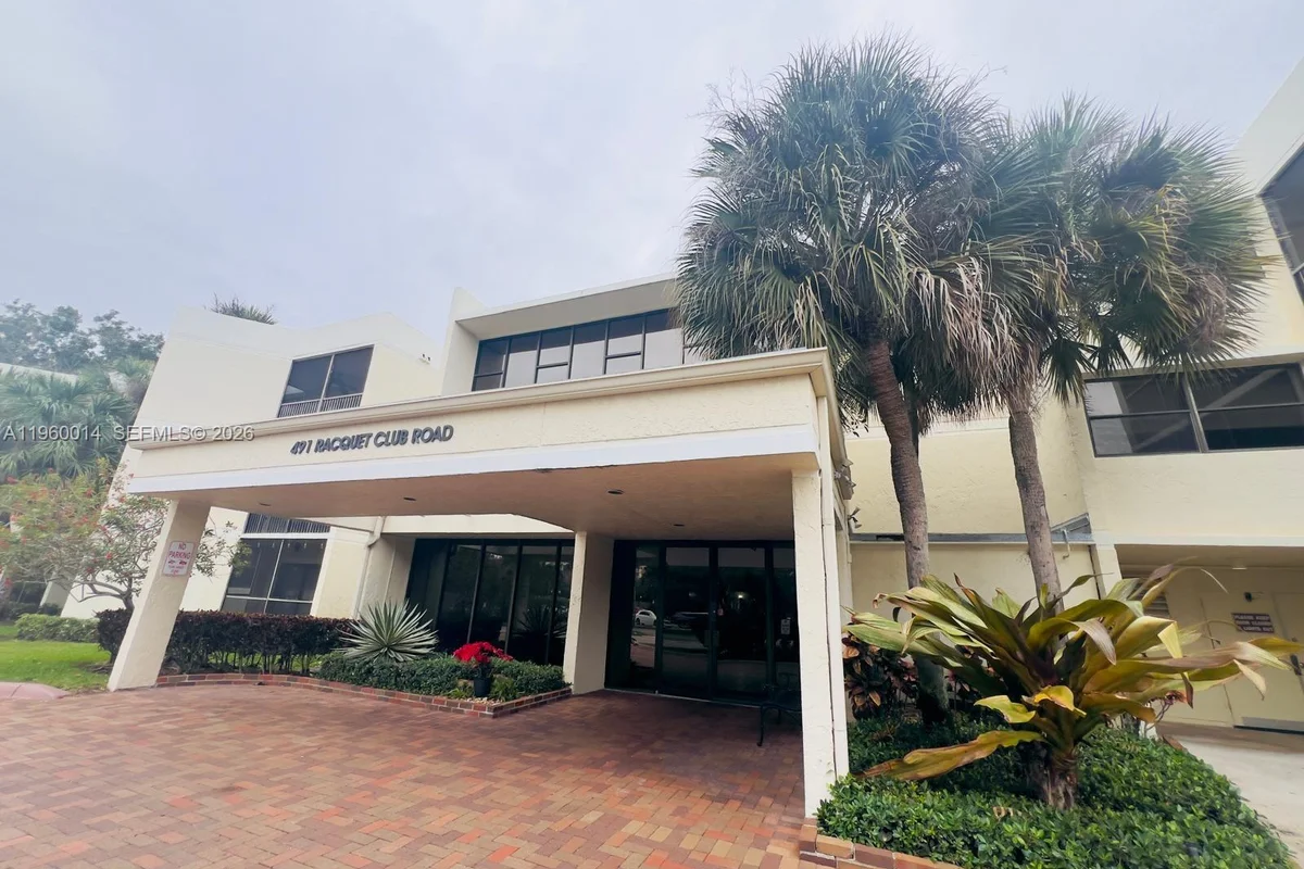 491 Racquet Club Rd #211, Weston: photo 1 of 9