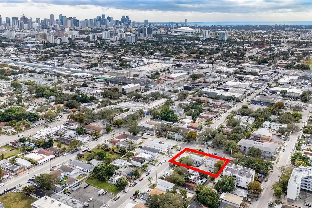 2610 NW 23rd Ave, Miami: photo 1 of 11