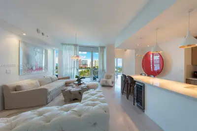 50 S Pointe Dr #707, Miami Beach: photo 1 of 14