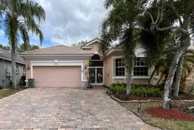 10072 Armani Dr, Boynton Beach: photo 1 of 15
