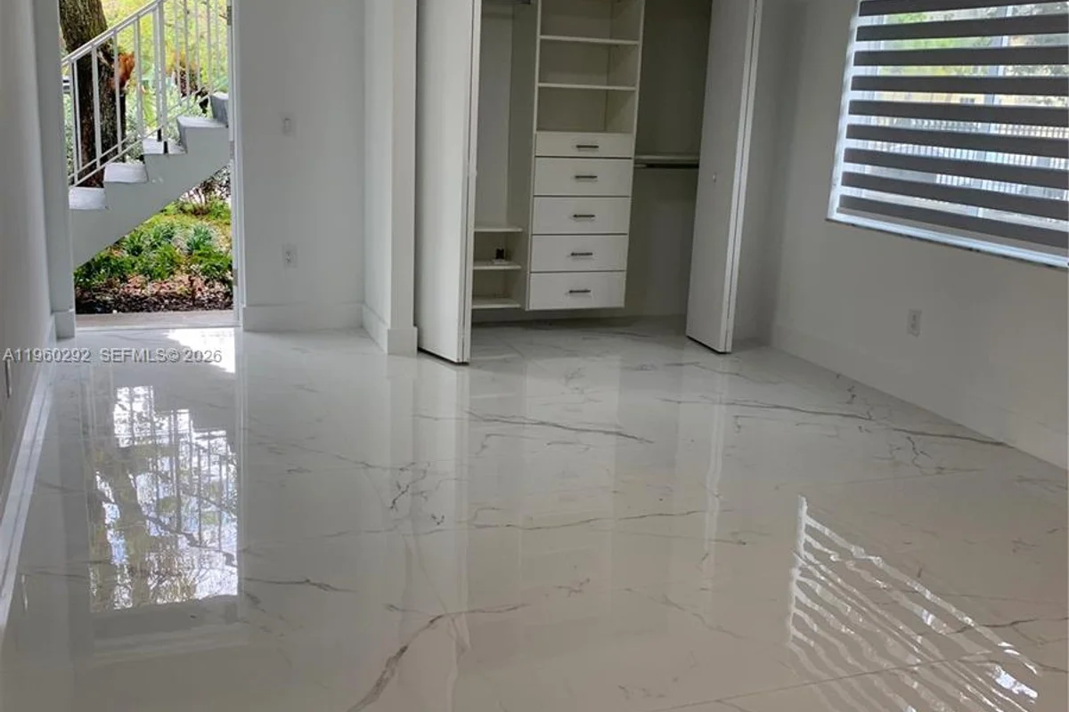 7843 NE 10th Ave #2, Miami: photo 1 of 6