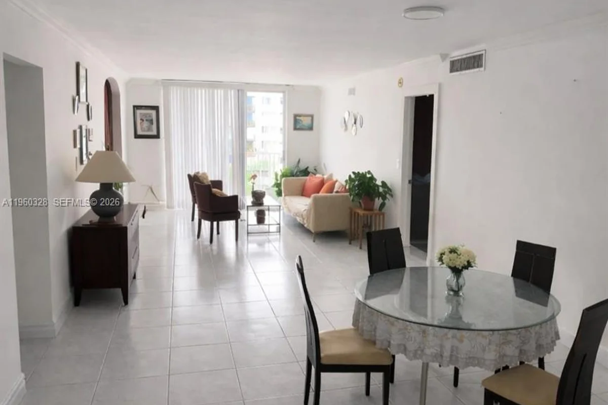 1470 NE 125th Ter #701, North Miami: photo 1 of 6