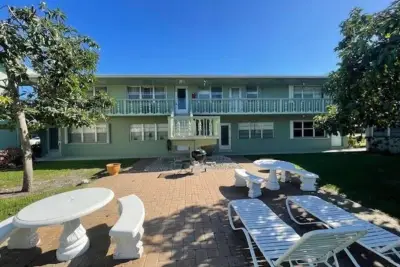 66 Easthampton #C, West Palm Beach: photo 1 of 19