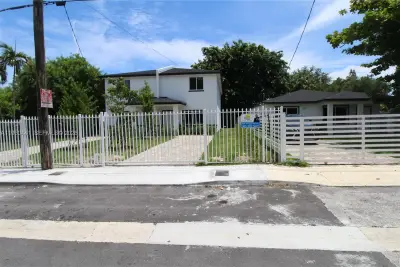 7823 NW 5th Ave, Miami: photo 1 of 16