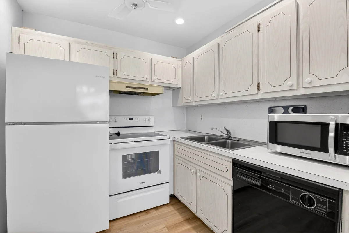480 Horizon W #205, Boynton Beach: photo 1 of 43