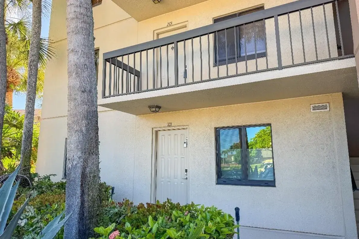 901 Seafarer Cir #101, Jupiter: photo 1 of 28