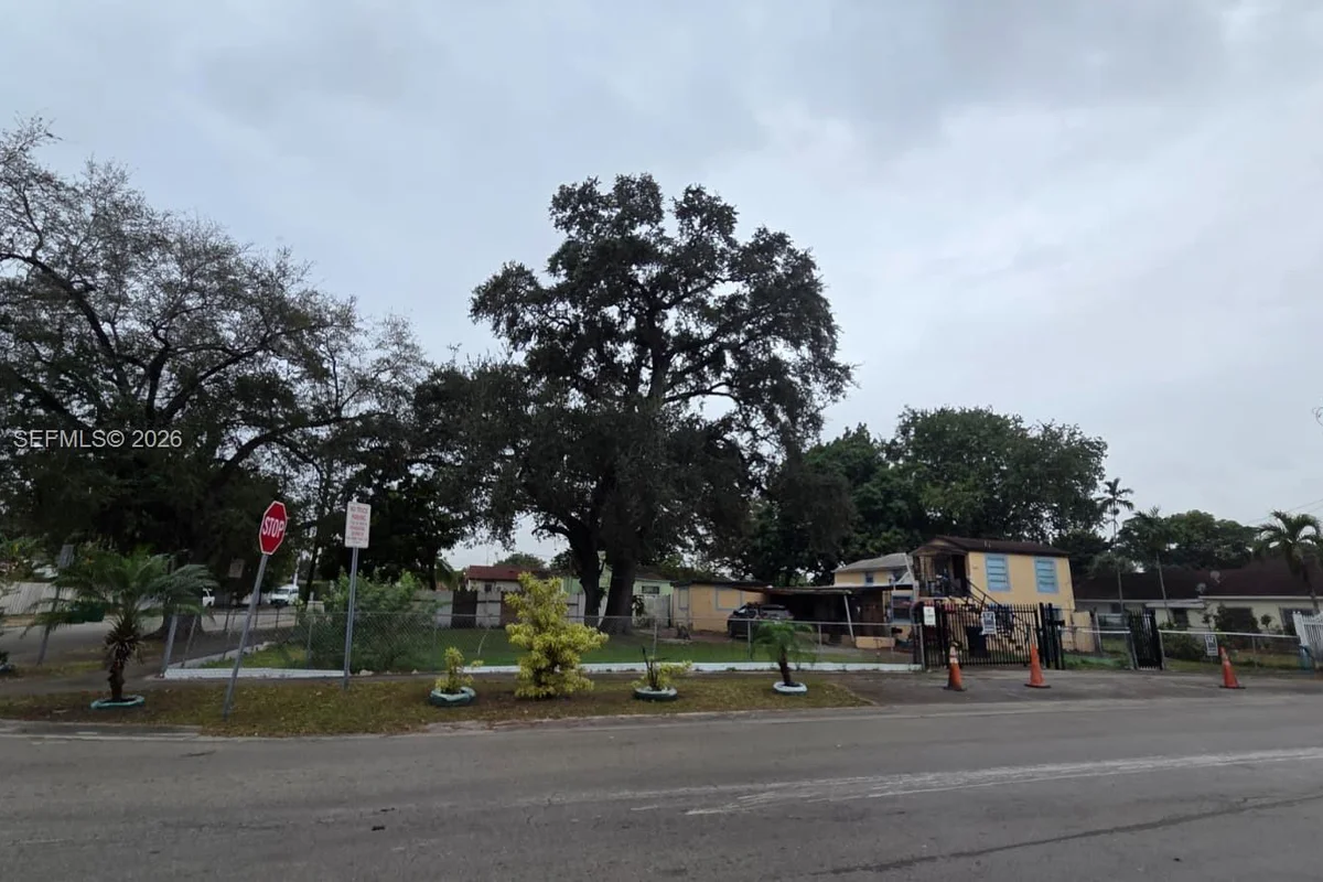 3108 NW 29th St, Miami: photo 1 of 33