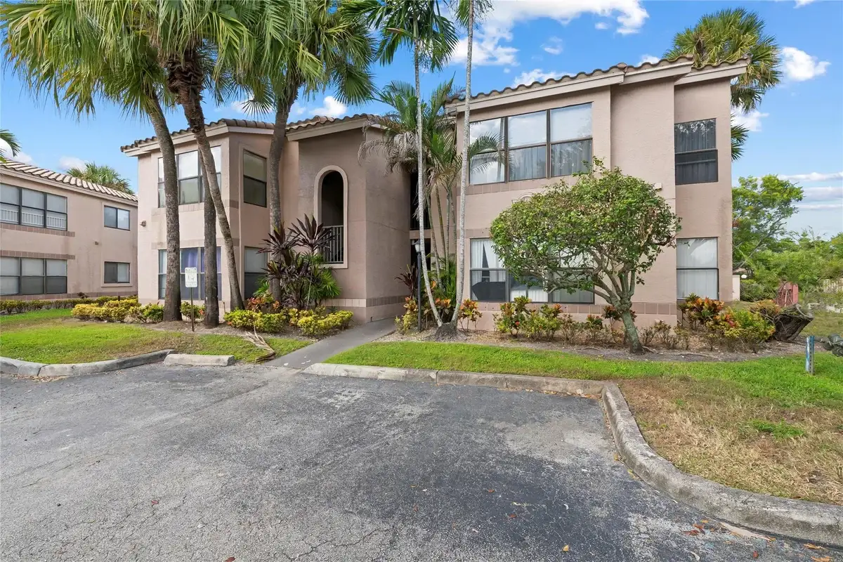 2926 S University Dr #6205, Davie: photo 1 of 16