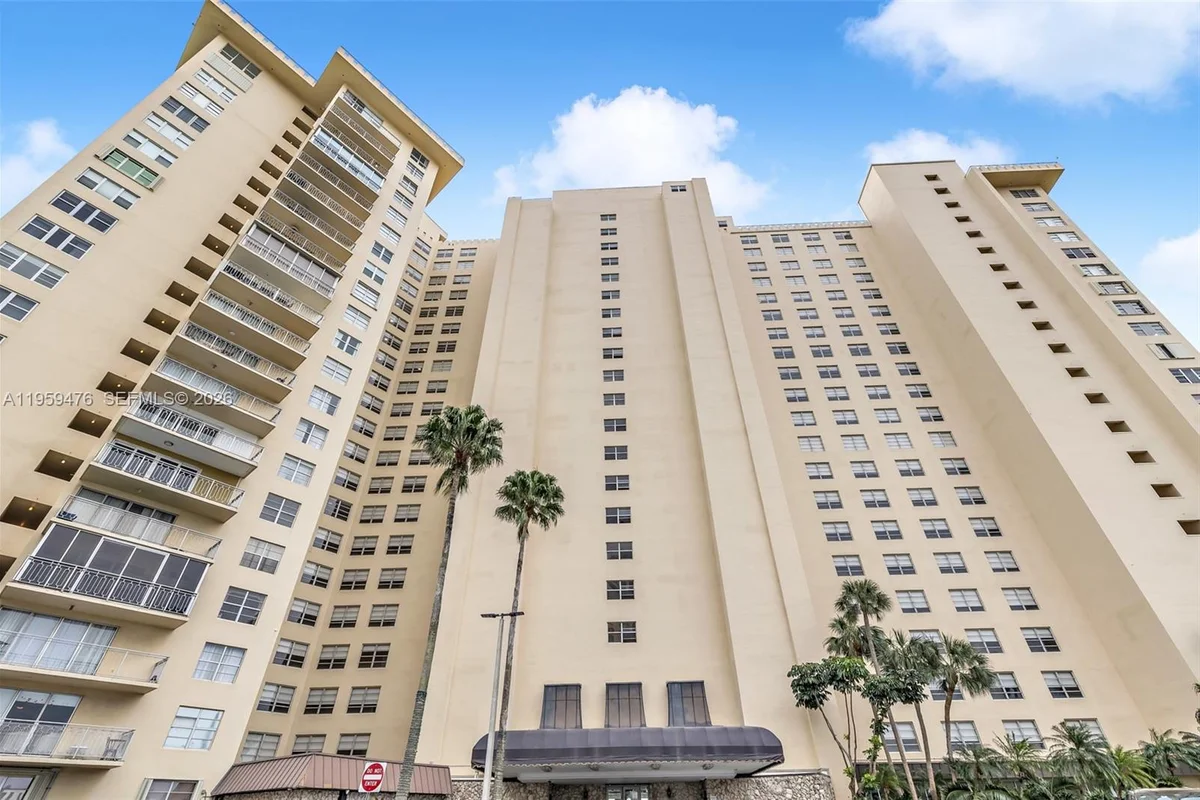 11111 Biscayne Blvd #116, Miami: photo 1 of 22