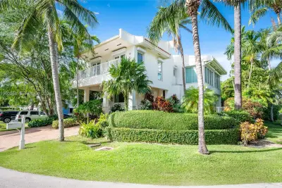 650 Curtiswood Dr, Key Biscayne: photo 1 of 41
