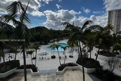 100 Bayview Dr #319, Sunny Isles Beach: photo 1 of 15