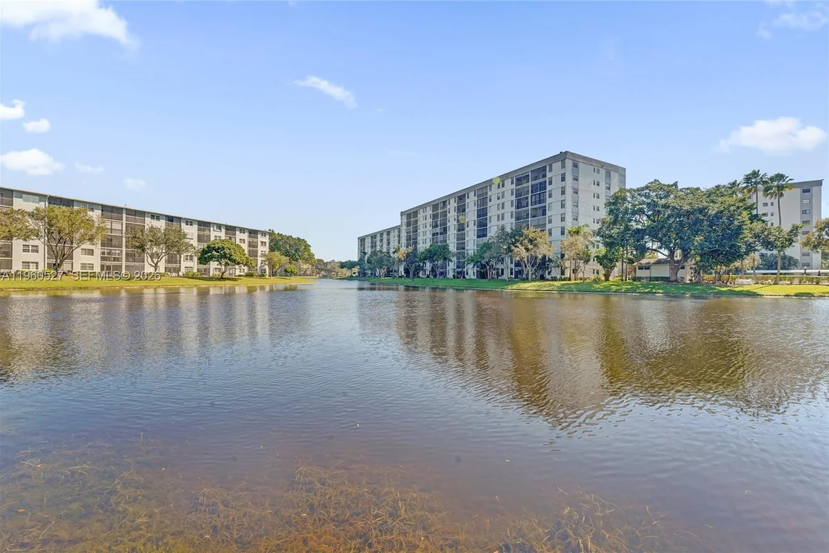 2228 N Cypress Bend Dr #103, Pompano Beach: photo 1 of 52