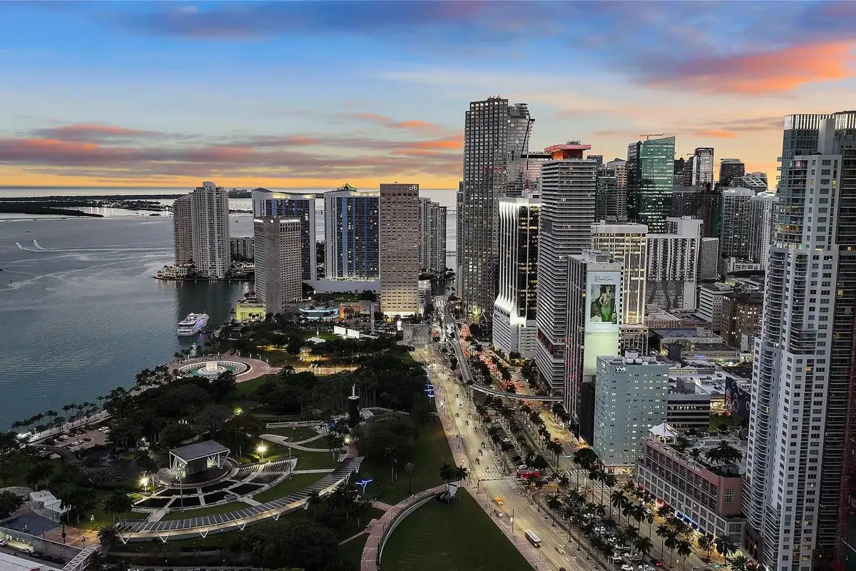 11 NE 6th St #907, Miami: photo 1 of 48