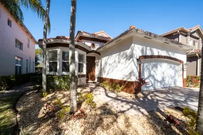 1107 Center Stone Ln, Riviera Beach: photo 1 of 21