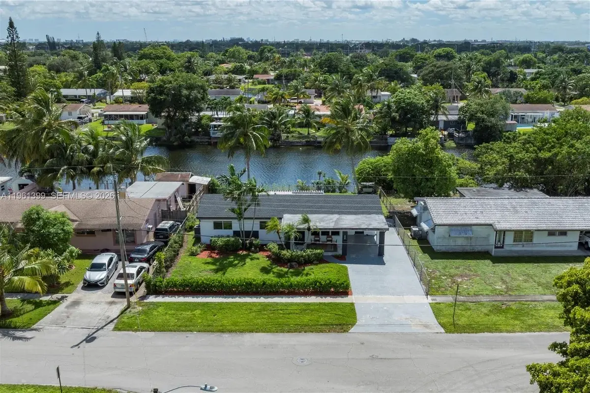 390 NW 40th St, Deerfield Beach: photo 1 of 1
