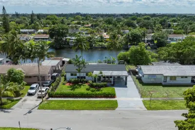 390 NW 40th St, Deerfield Beach: photo 1 of 1