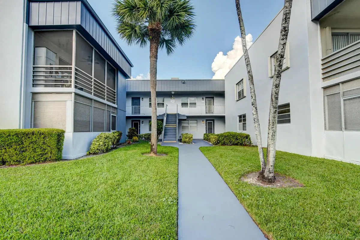 42 Burgundy A, Delray Beach: photo 1 of 16