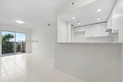 1750 NW 27th Ave, Miami: photo 1 of 16