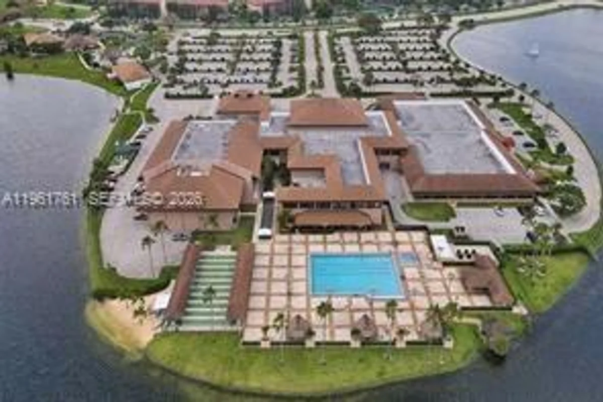 13255 SW 16th Ct, Pembroke Pines: photo 1 of 24
