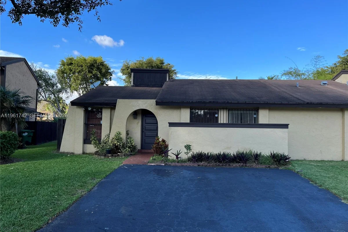 12713 SW 70th Ln, Miami: photo 1 of 14