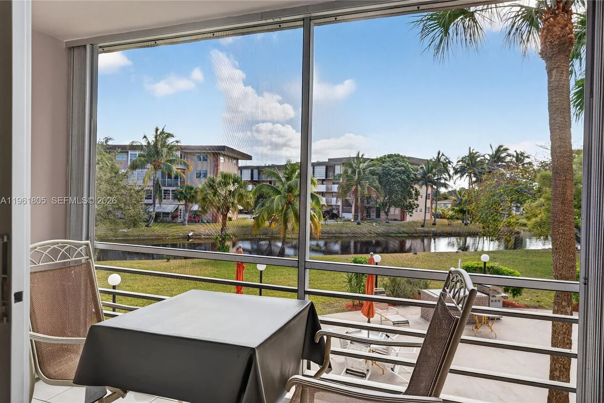 2800 NW 47th Ter #205B, Lauderdale Lakes: photo 1 of 38
