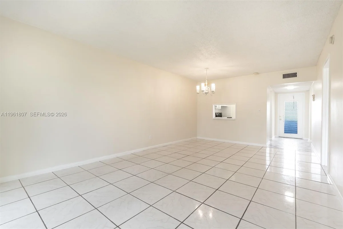 7877 Golf Cir Dr #108, Margate: photo 1 of 23