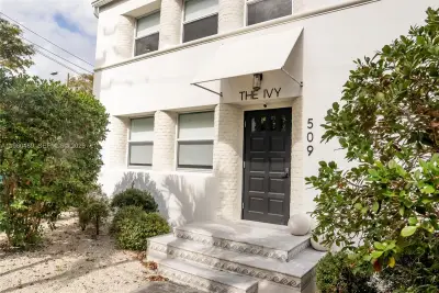 509 NE 64th St #2, Miami: photo 1 of 30