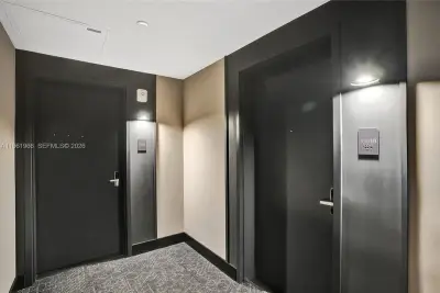121 NE 5th St #1001B, Miami: photo 1 of 28