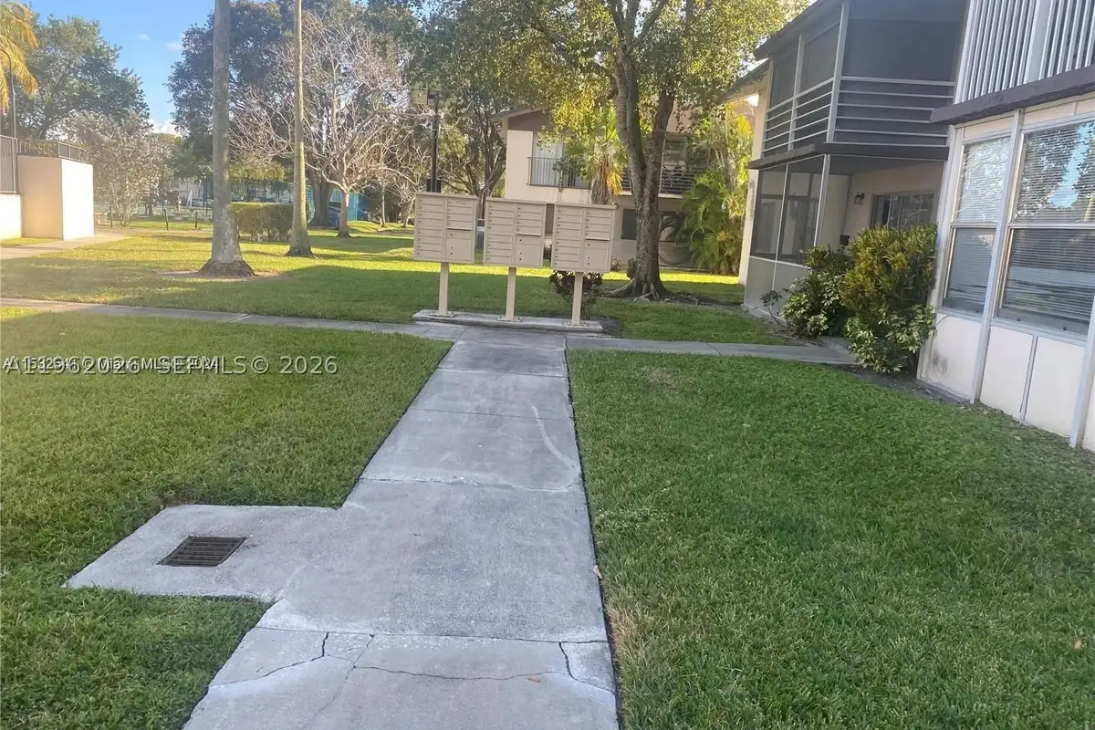 335 W Laurel Dr #1M, Margate: photo 1 of 27