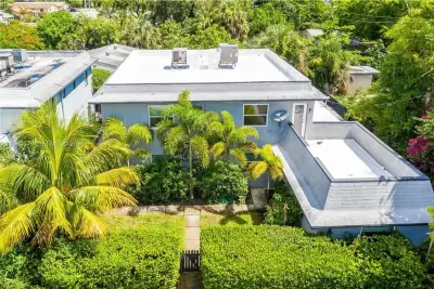 25 NE 12th St, Fort Lauderdale: photo 1 of 41