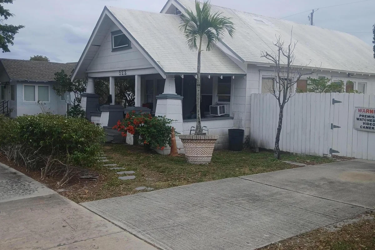 522 49th St, West Palm Beach: photo 1 of 4