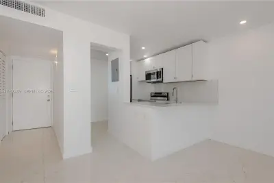 2851 Leonard Dr #J405, Aventura: photo 1 of 38