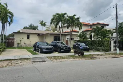 8891 SW 28th St, Miami: photo 1 of 26