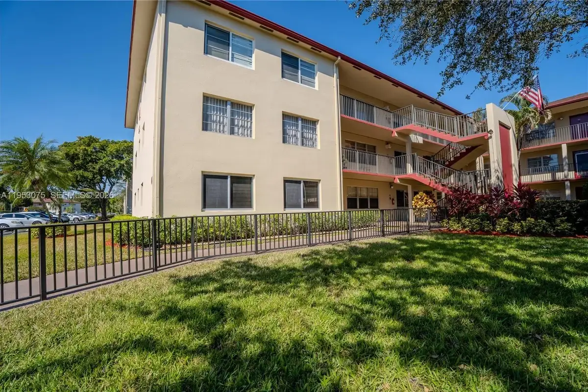 251 SW 134th Way #302M, Pembroke Pines: photo 1 of 25
