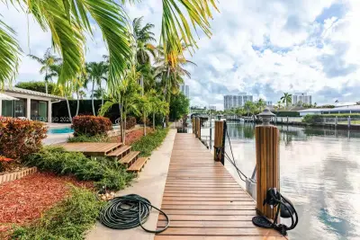 636 Hibiscus Dr, Hallandale Beach: photo 1 of 47