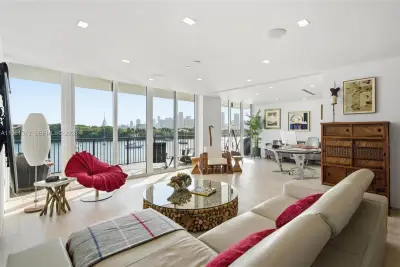 1000 Venetian Way #403, Miami Beach: photo 1 of 25