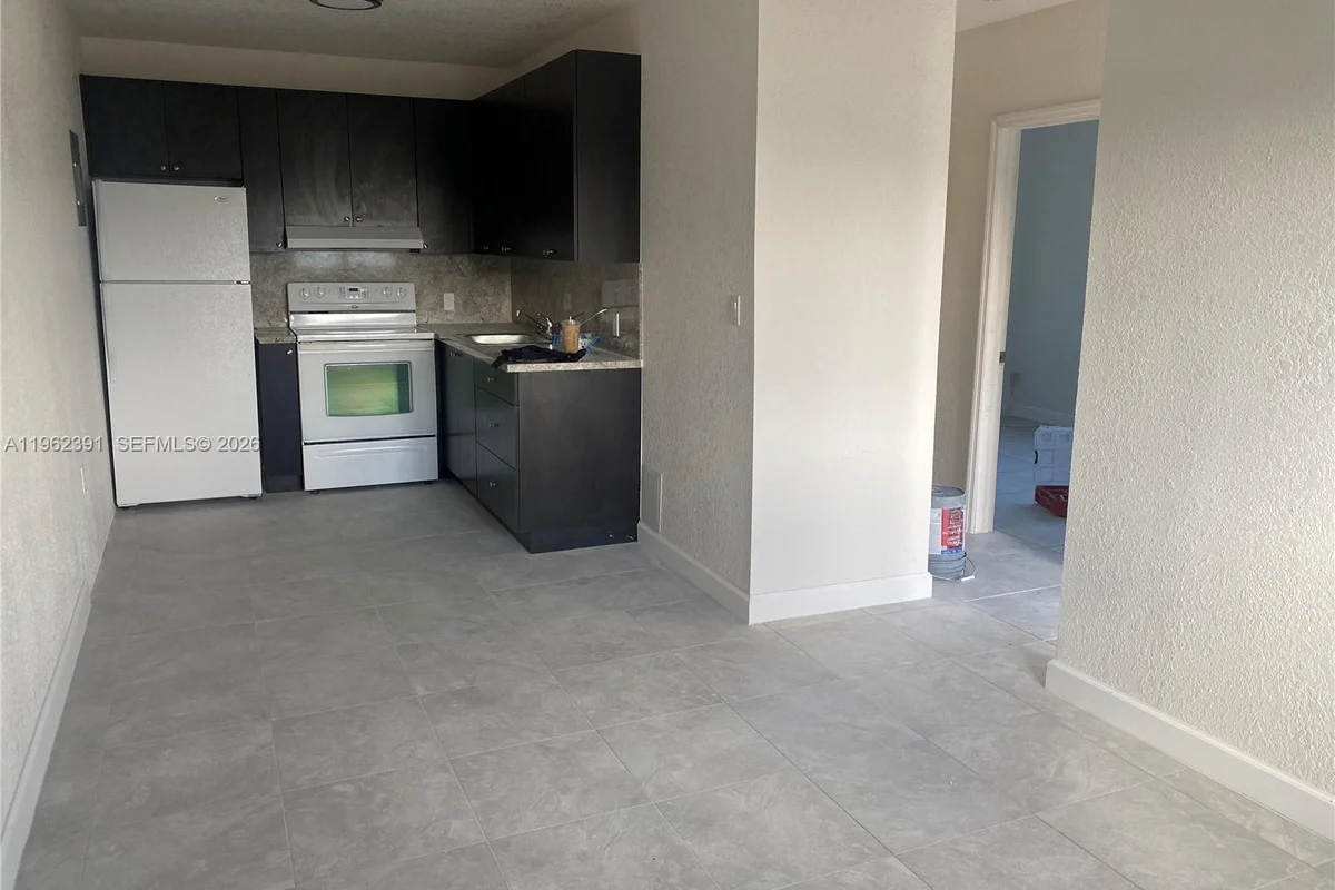 10030 W Indigo St #9, Miami: photo 1 of 4