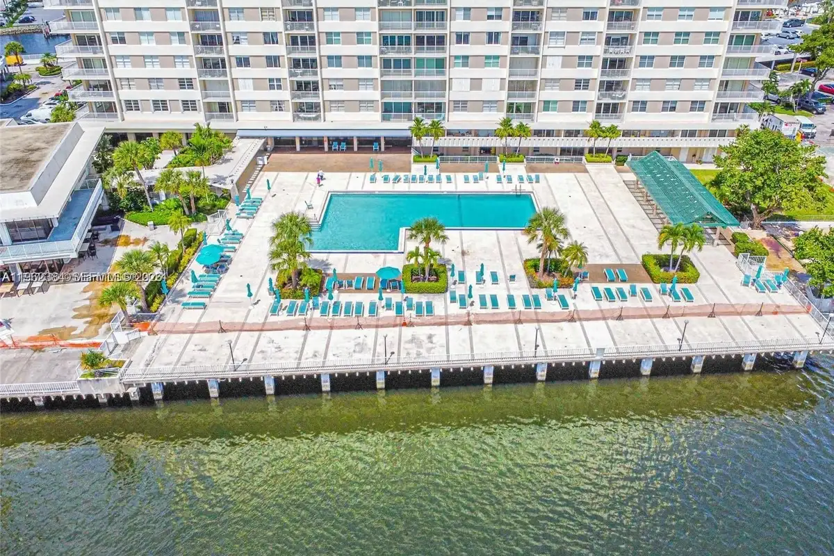 300 Bayview Dr #707, Sunny Isles Beach: photo 1 of 15