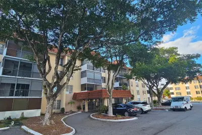 4156 Inverrary Dr #204, Lauderhill: photo 1 of 42