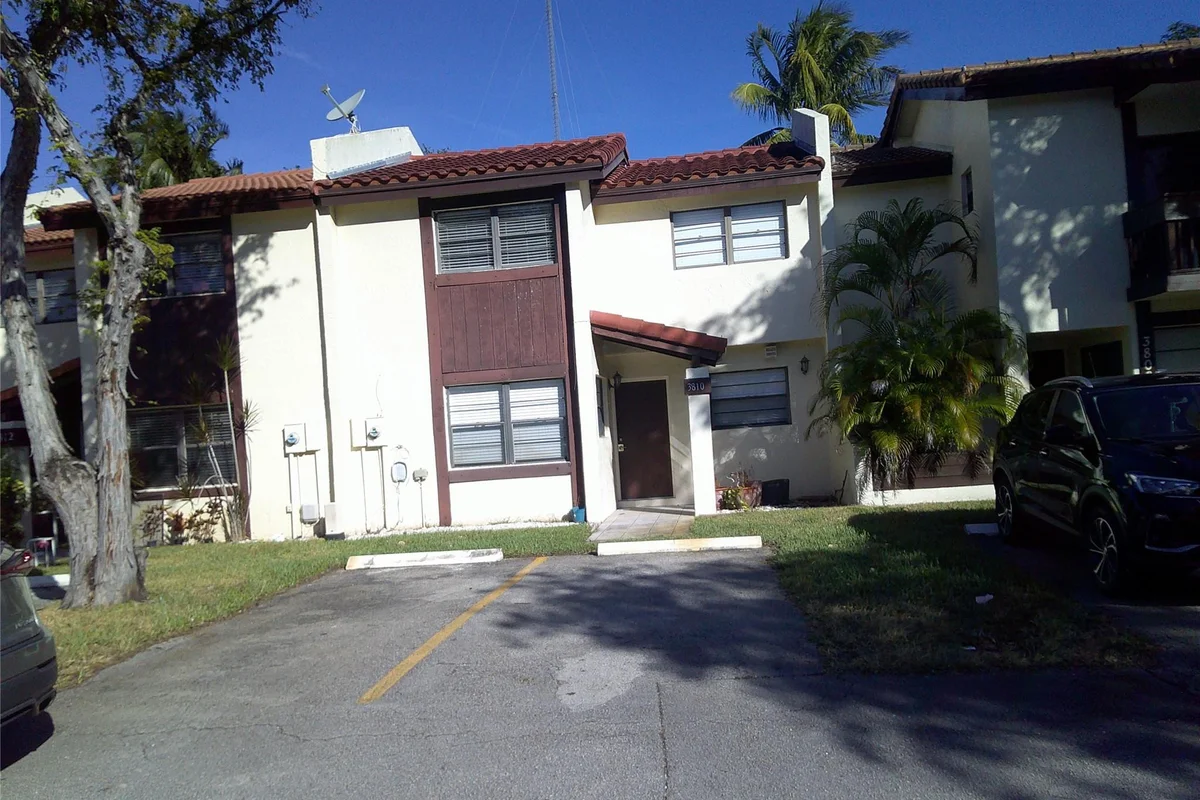3810 SW 52nd Ave, Hollywood: photo 1 of 11