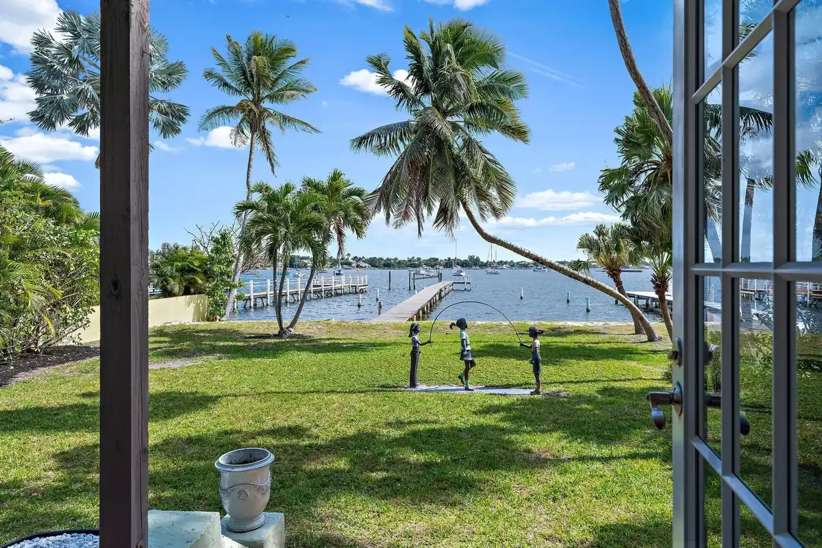 122 S Lake Dr, Lantana: photo 1 of 62